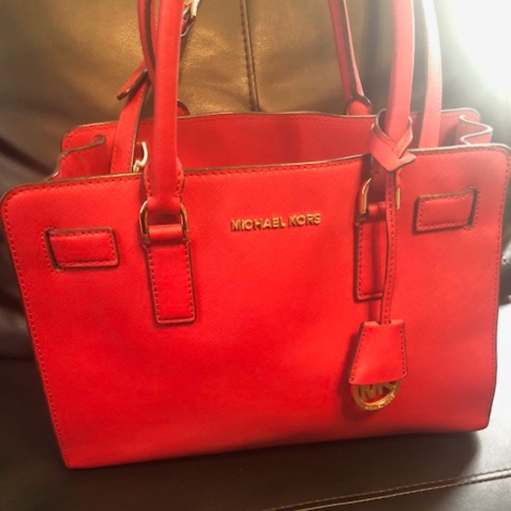 MICHAEL KORS SMALL CROSS BODY LEATHER HANDBAG